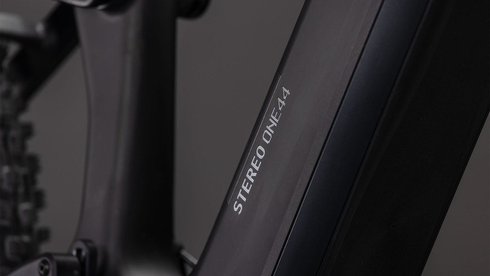 Stereo Hybrid ONE44 HPC Race 800 blackline 2026 – Bild 3